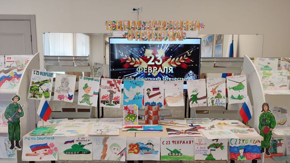 Выставка детских рисунков в честь Дня Защитника Отечества