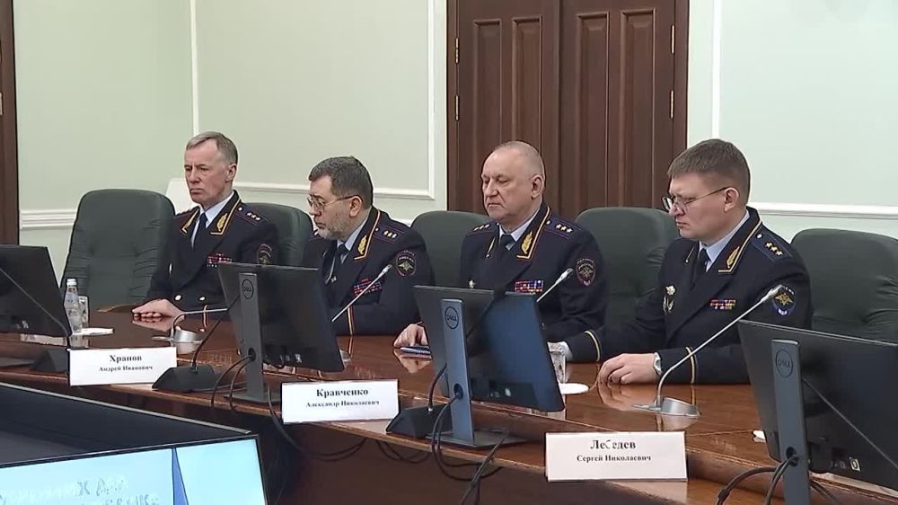 Ирина Волк: В МВД России состоялась торжественная церемония, на которой Министр внутренних дел Российской Федерации генерал полиции Российской Федерации Владимир Колокольцев поздравил своих коллег с присвоением специальных...