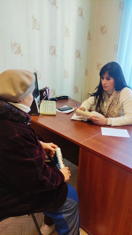 Депутат Старобешевского муниципального совета ДНР Виктория Эрмитали провела прием граждан в городе Комсомольское Старобешевского МО