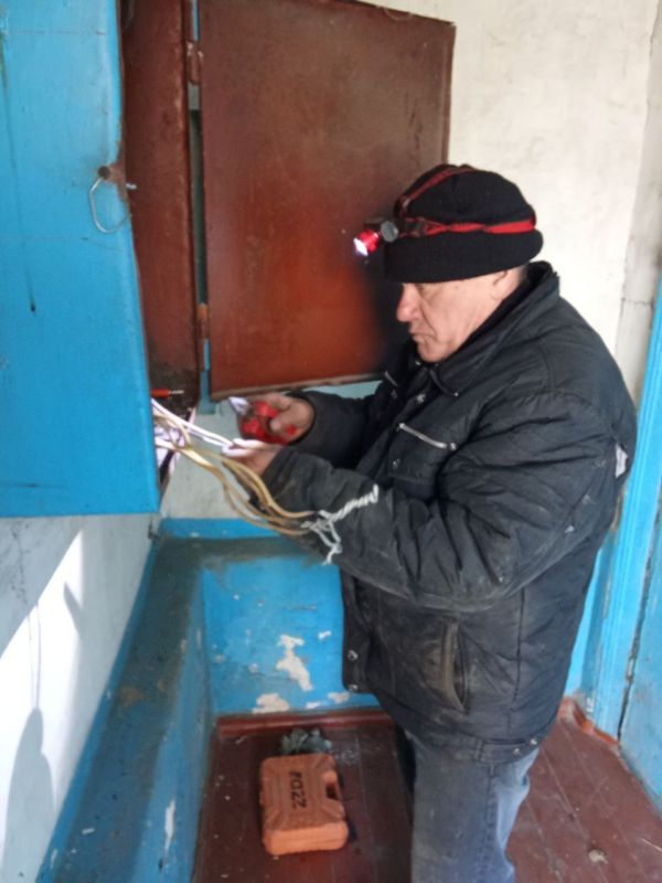 Силами коммунальных предприятий были проделаны работы по наведению чистоты и порядка на территории г. Моспино: