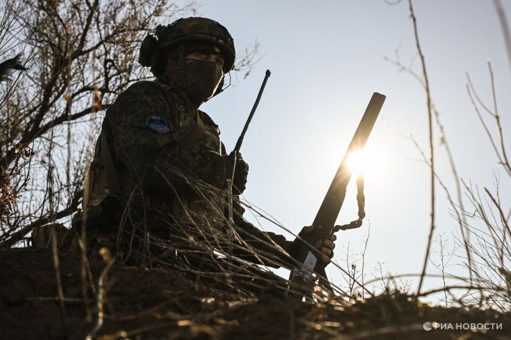 Народный фронт передал российским военнослужащим в ДНР автомобили