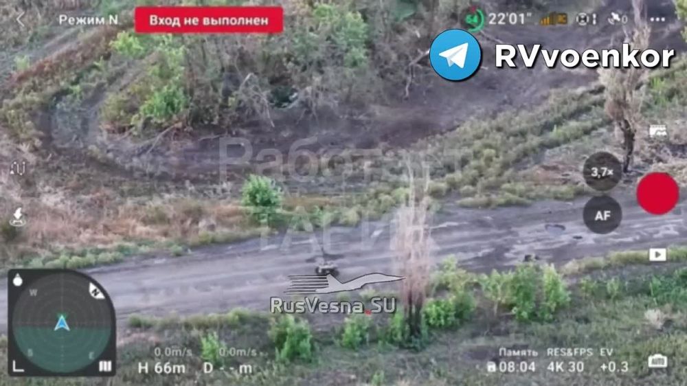 Роботизированный комплекс «Тарик» в атаке огнемётом сжигает опорник врага