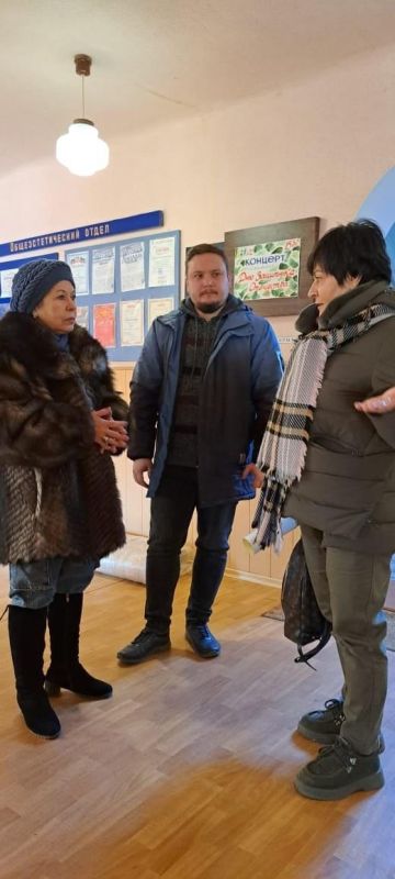 Делегация из Ленобласти доставила гуманитарную помощь в Юнокоммунаровск