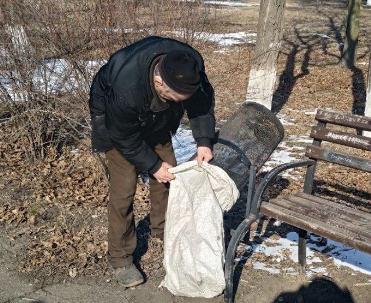 Силами коммунальных предприятий были проделаны работы по наведению чистоты и порядка на территории г. Моспино: