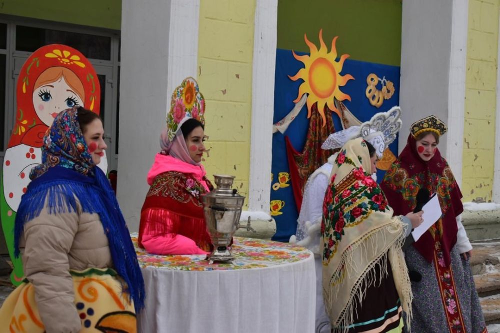 В Амвросиевке прошли масленичные гулянья