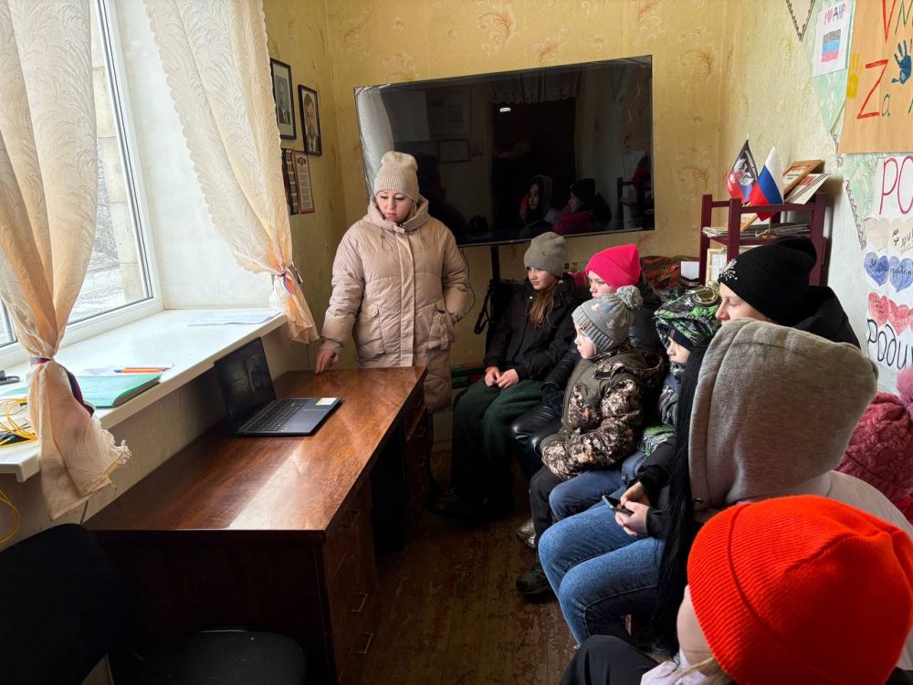 Кузнецово-Михайловский СДК , просмотр документального фильма «Мы там, где нужны Родине»