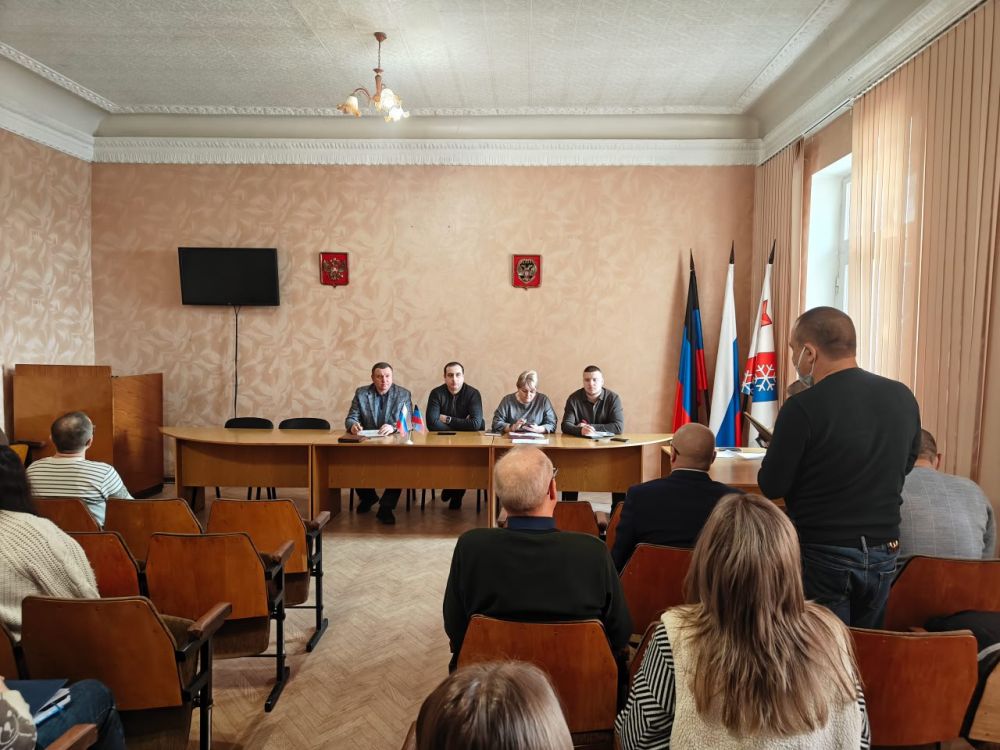 В Снежном обсудили текущие вопросы жизнедеятельности