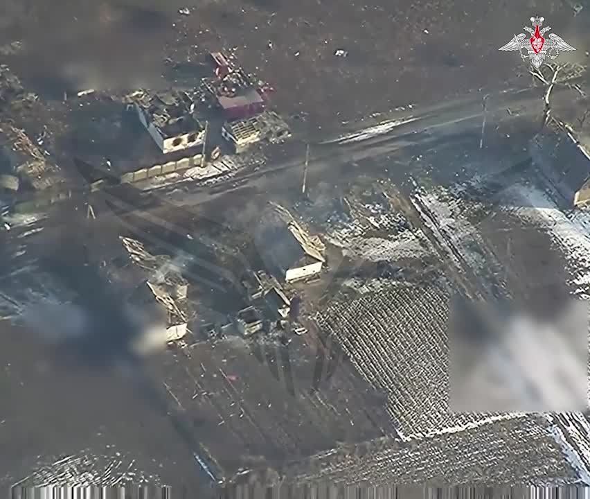 Минобороны России: Бодрое начало недели. Расчеты FPV-дронов Центра «Рубикон» продолжают уничтожать технику и БпЛА ВСУ на Угледарском направлении