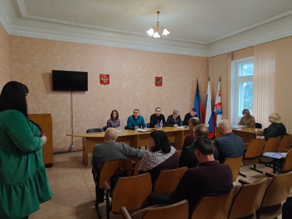 В Снежном представители органов местной власти обсудили ряд актуальных тем