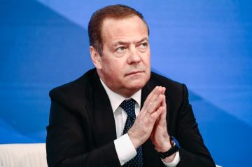 Медведев предложил Европе усыпить «нацистскую шавку» из Киева