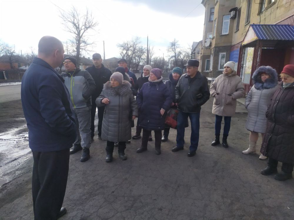 Сегодня, 05 марта, заместитель главы администрации городского округа Торез Александр Ставицкий провел встречу с населением по улице Кошевого, д. 7