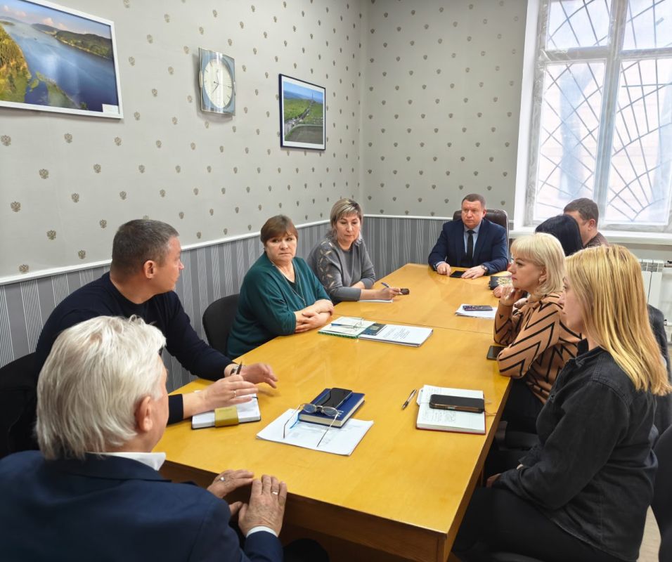 Глава Снежного обсудил включение МКД в управляющую компанию