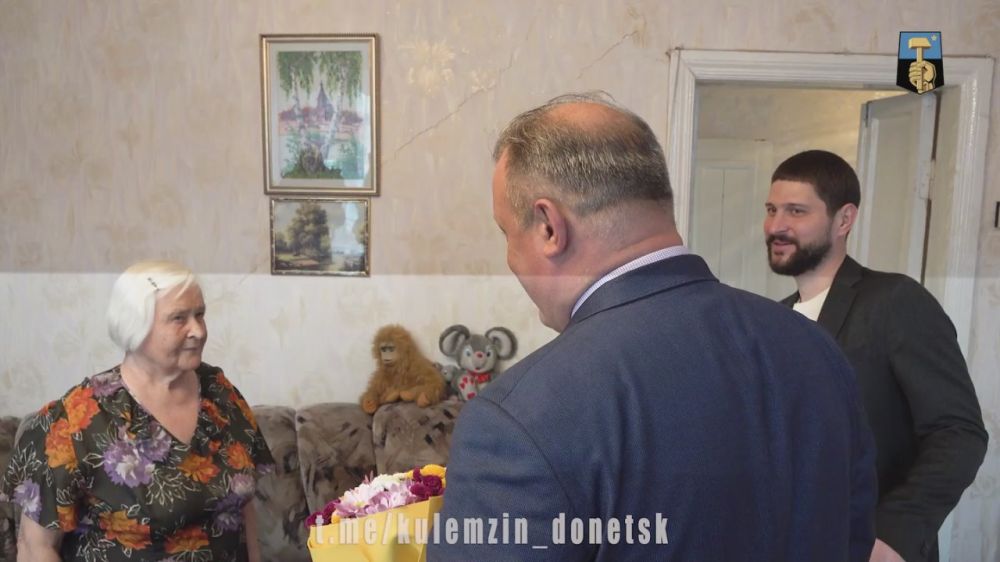 Алексей Кулемзин: Женщин героической судьбы, вся жизнь которых служит примером мужества, бескорыстного служения окружающим людям и Родине, вместе с сенатором Александром Волошиным поздравил с наступающим Международным...