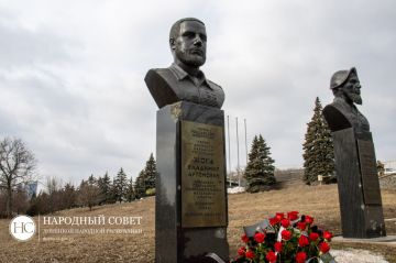 Константин Кузьмин и депутаты парламента почтили память Владимира Жога