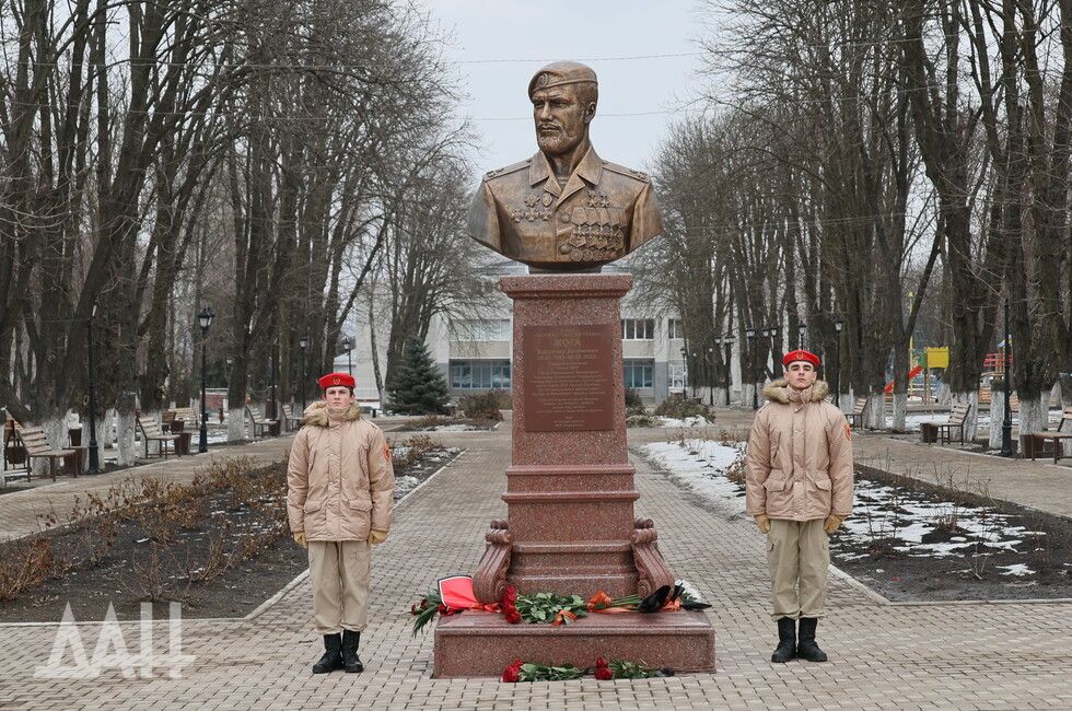Память комбата Владимира Жоги почтили в Волновахе, где он погиб, спасая людей