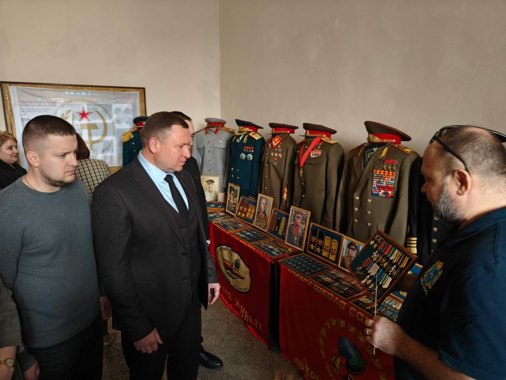 Сергей Ермаков: 6 марта посетил выставку «Гордость и слава России в орденах и медалях»