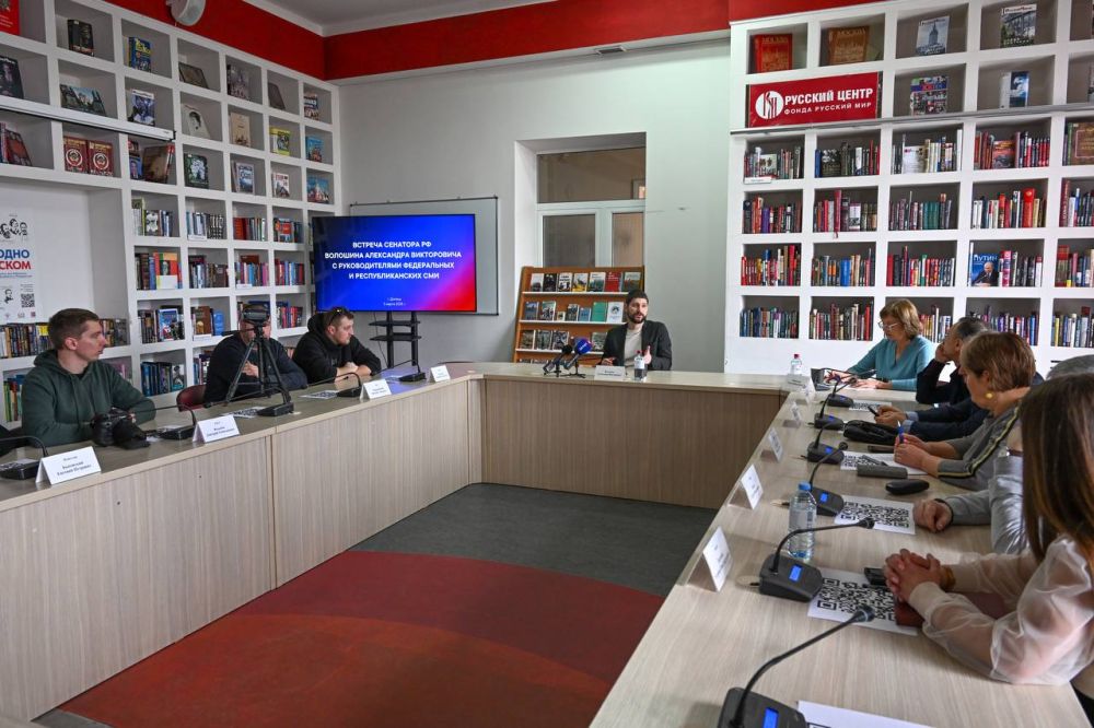 Александр Волошин: В ходе визита в Донецкую Народную республику встретился с руководителями республиканских и федеральных СМИ, представленных в регионе