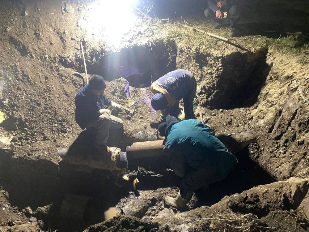 Устранение порыва теплотрассы в Ждановке