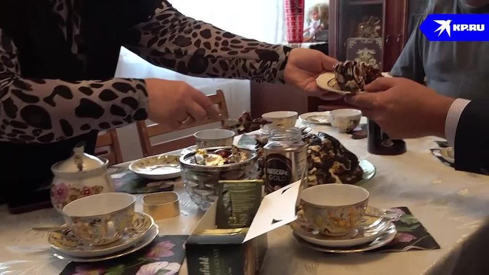 В Донецке поздравили с наступающим 8 Марта ветеранов