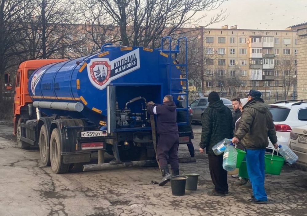 Коммунальные службы Ждановки решают проблему отсутствия водоснабжения