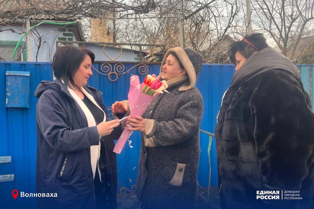 Мамам героев – цветы и наша любовь