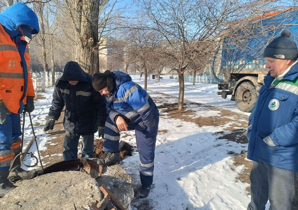 Специалисты Харцызского водоканала предприятия &quot;Вода Донбасса&quot; вместе с бригадами Нижнего Новгорода работают на городских сетях водоснабжения и водоотведения