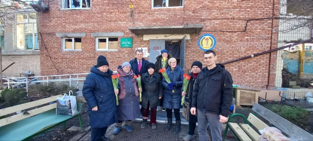 Цветы ради женских улыбок
