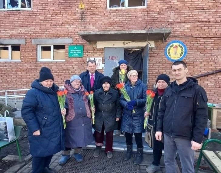 Жительницы Угледара и Павловки в ДНР получили поздравления к 8 Марта