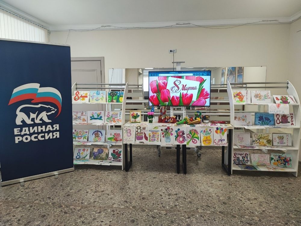 Выставка школьных рисунков