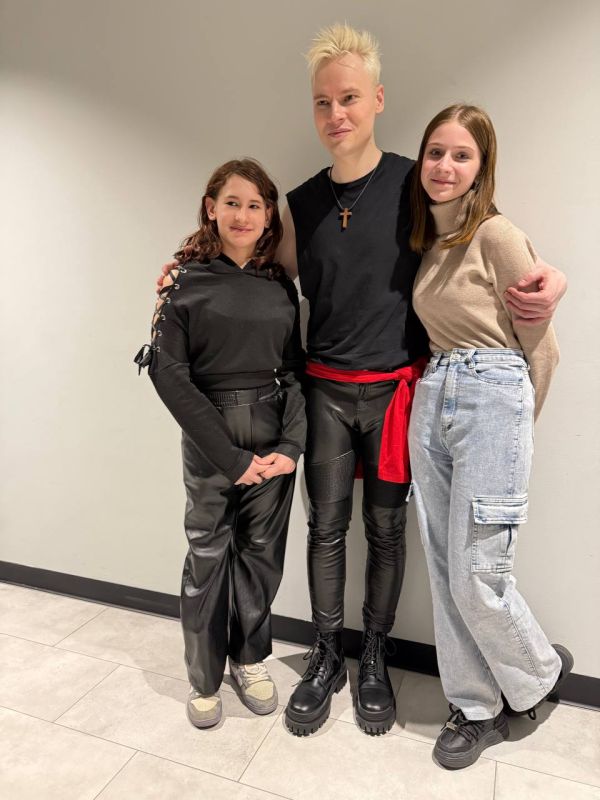 Николай Михайлов: Сенатор РФ Александр Волошин исполнил мечту девочек из поселка Новый Свет