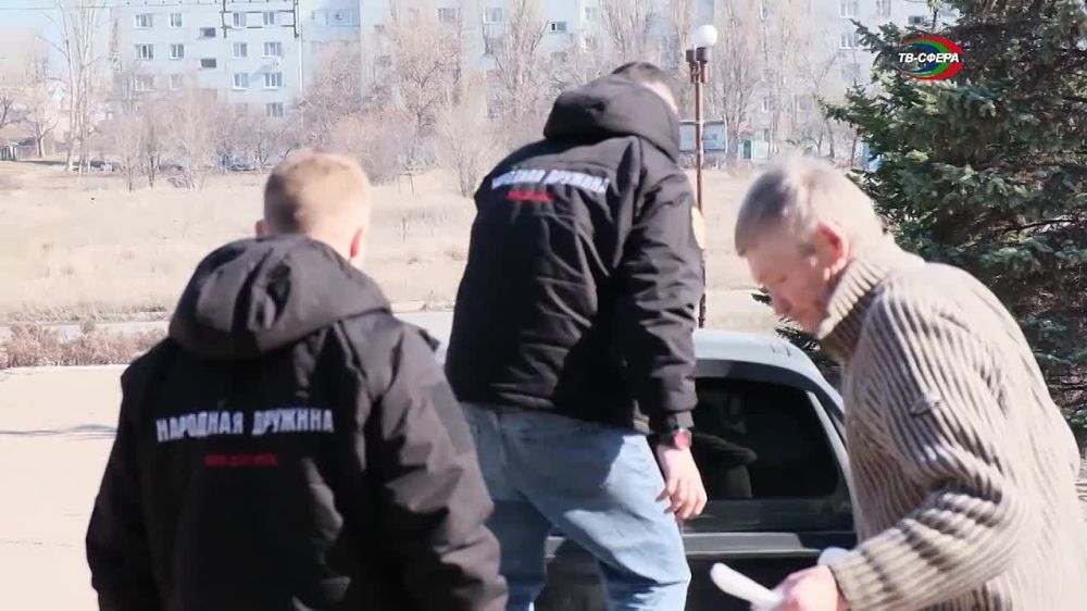 В ПВР – с гуманитаркой и цветами