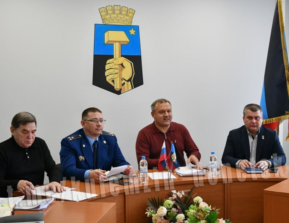 Алексей Кулемзин: Провёл аппаратное совещание с руководителями районов и структурных подразделений городской администрации