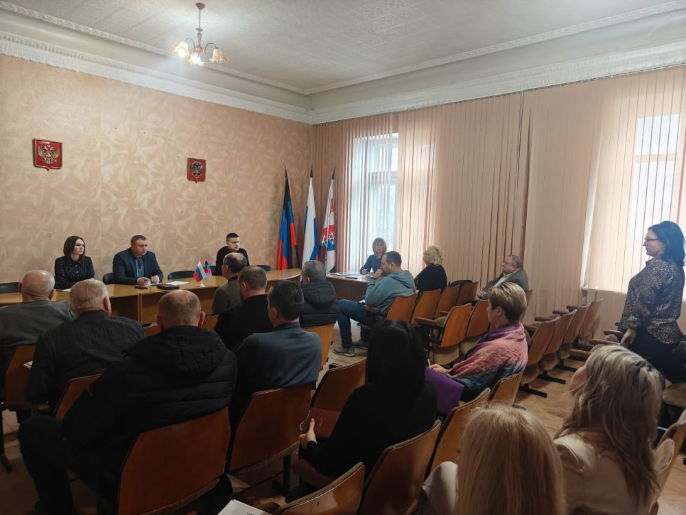 В Снежном представители органов местной власти обсудили ряд актуальных тем