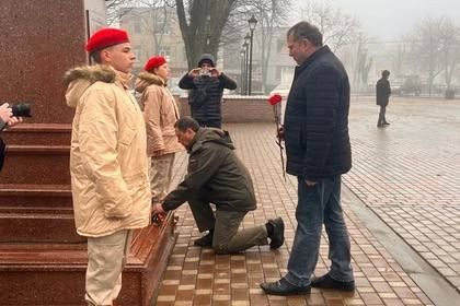 В Волновахе отдали дань памяти героям, отдавшим жизни за свободу округа