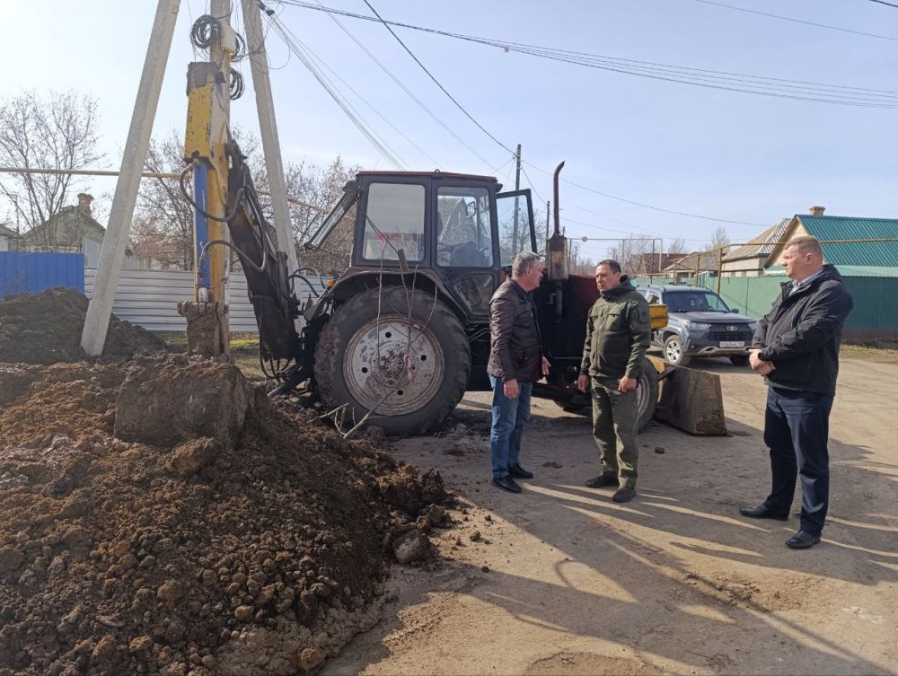 Константин Зинченко: Выполняя поручение Главы ДНР Дениса Пушилина выехал по обращению жителей для решения проблемы с водоснабжением