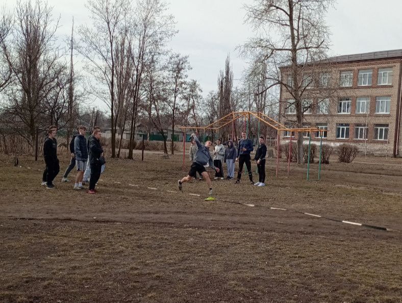 В Ждановке прошло тестирование по ГТО среди юношей и девушек