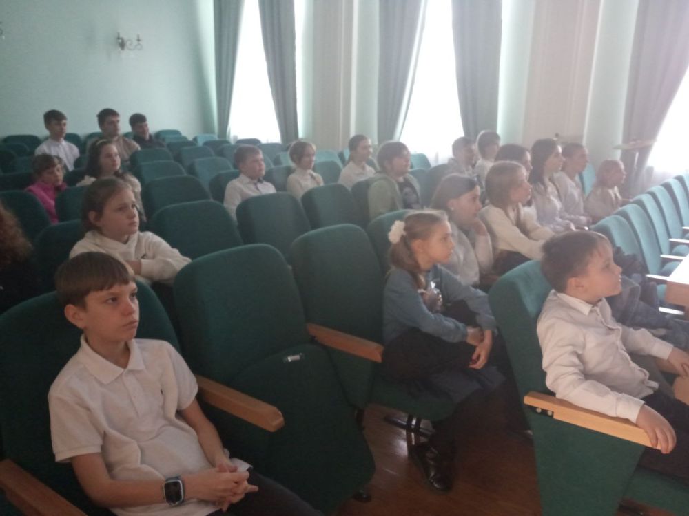 В рамках проекта ,, ВКЗ&quot; 12.03.25 г. в Волновахской детской школе искусств слушали ораторию для солистов, хора и оркестра ,,Сотворение мира&quot; великого композитора - классика Йозефа Гайдна в исполнении Государственного...