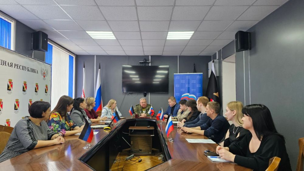 Рабочее собрание секретарей первичных организаций "Единой России" состоялось в Енакиево