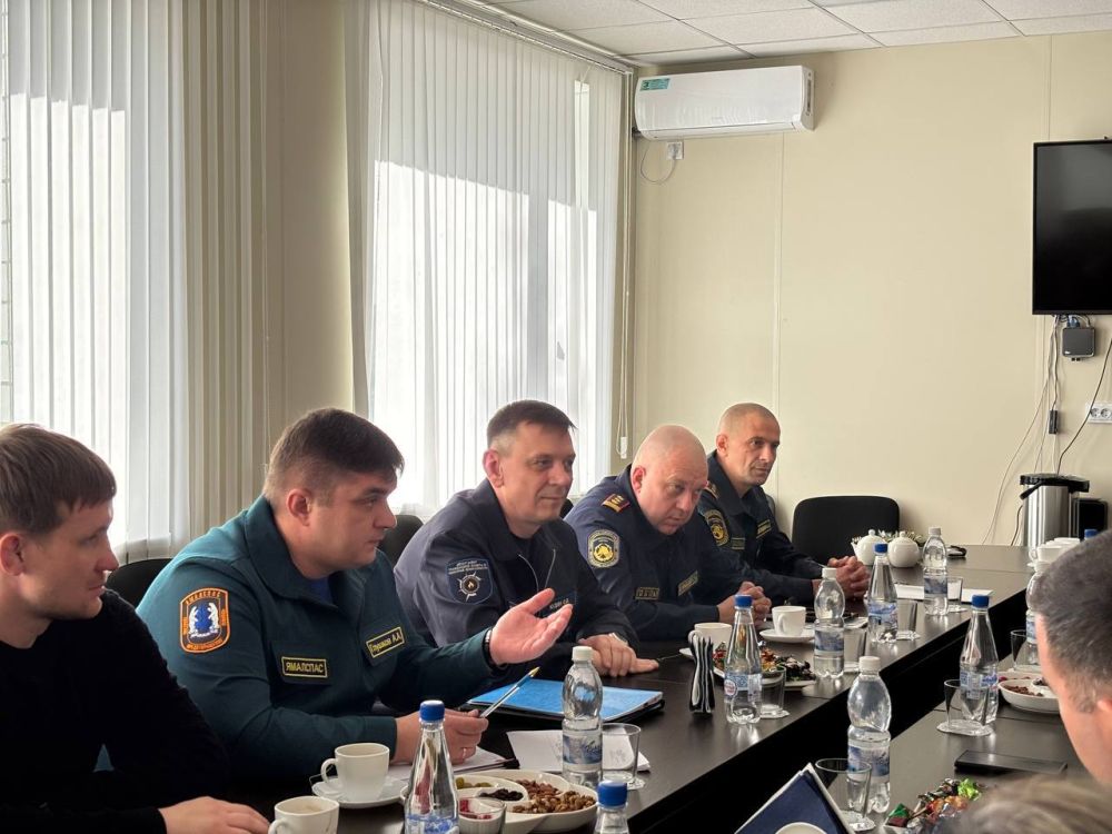 Ямальские спасатели с рабочим визитом в Волновахе