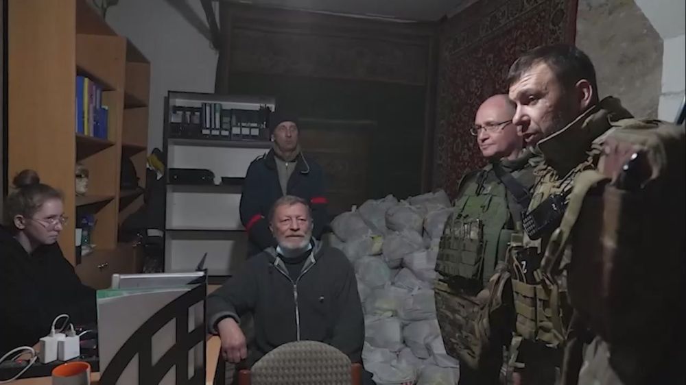 Кириенко и Пушилин посетили гумцентр и храм в ДНР