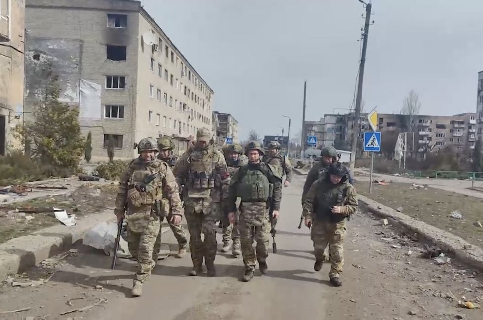 Пушилин назвал героической работу волонтеров в Курахово