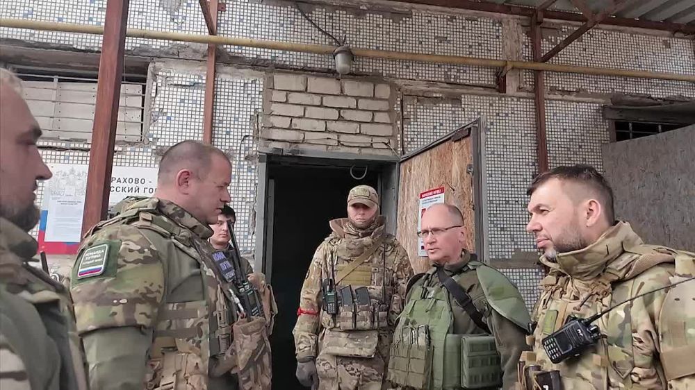 Денис Пушилин: С Сергеем Кириенко в Курахово посетили гуманитарный центр, который организовал Народный фронт