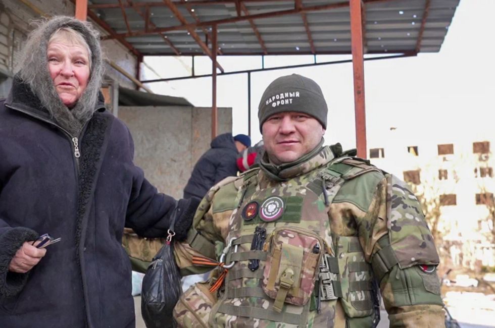 Народный фронт привез помощь жителям Курахово. Чем помогли