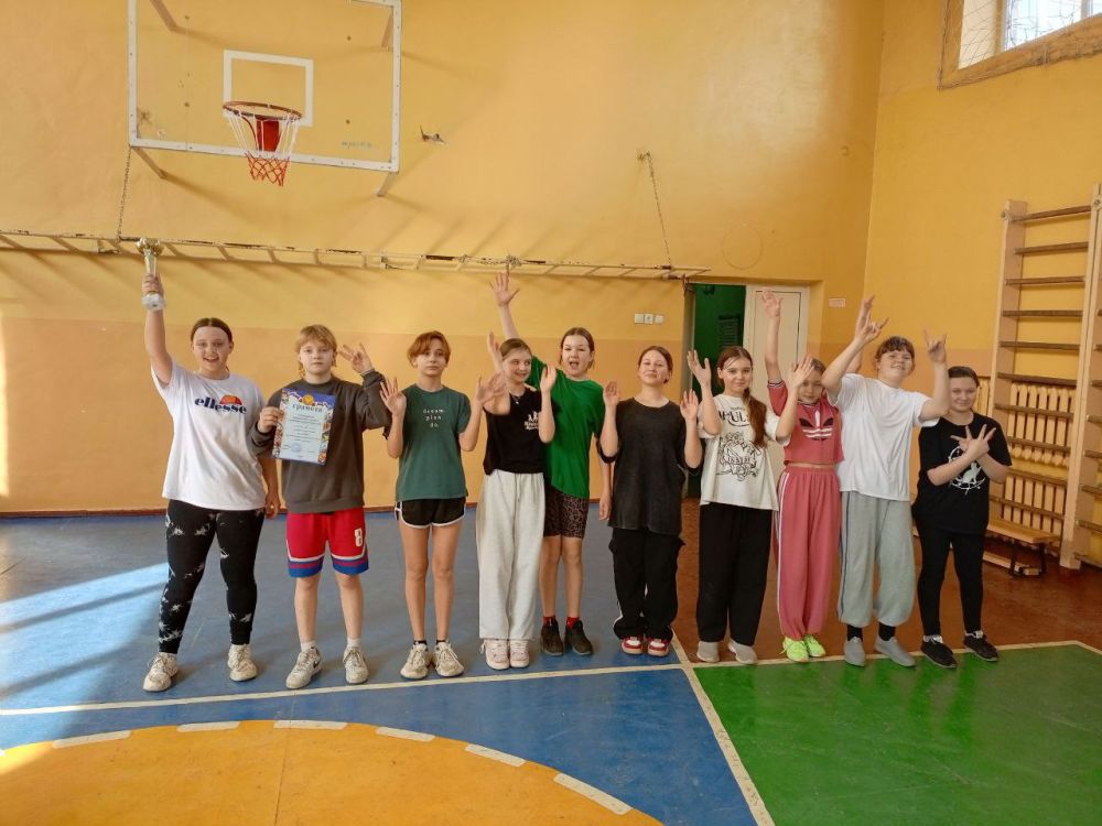 В Ждановке прошло городское соревнование по пионерболу