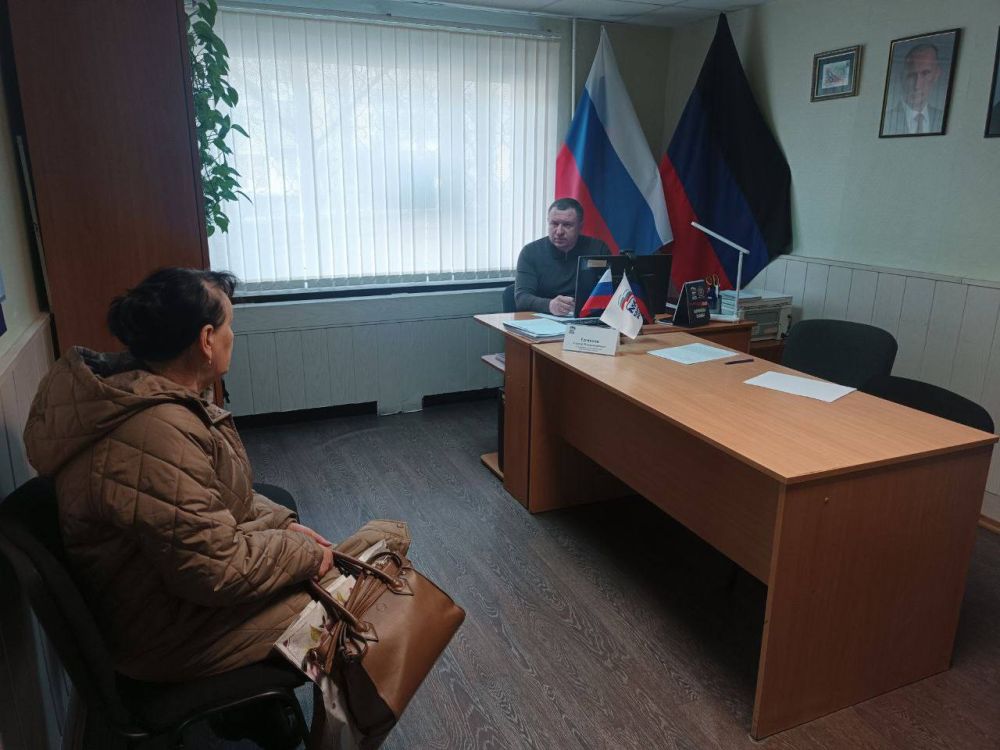 Приём граждан в Общественной приёмной партии "Единая Россия" города Снежное