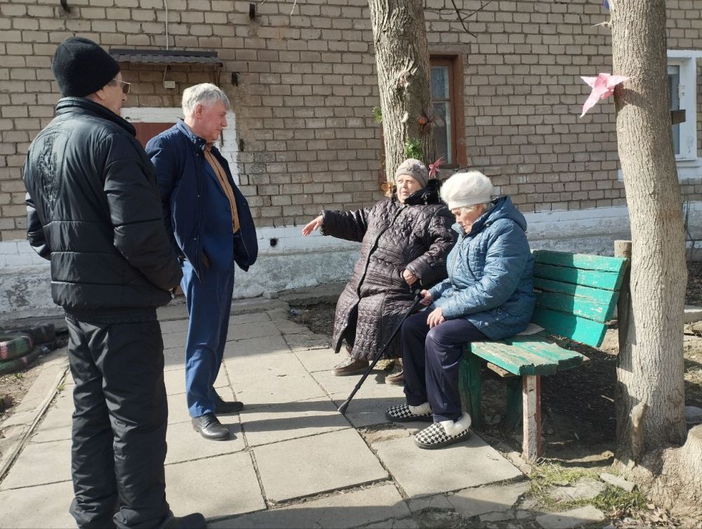 Заместитель председателя Шахтерского муниципального совета ответил на вопросы жителей Ждановки