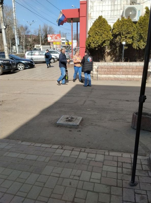 В Червоногвардейском районе прошла раздача газет