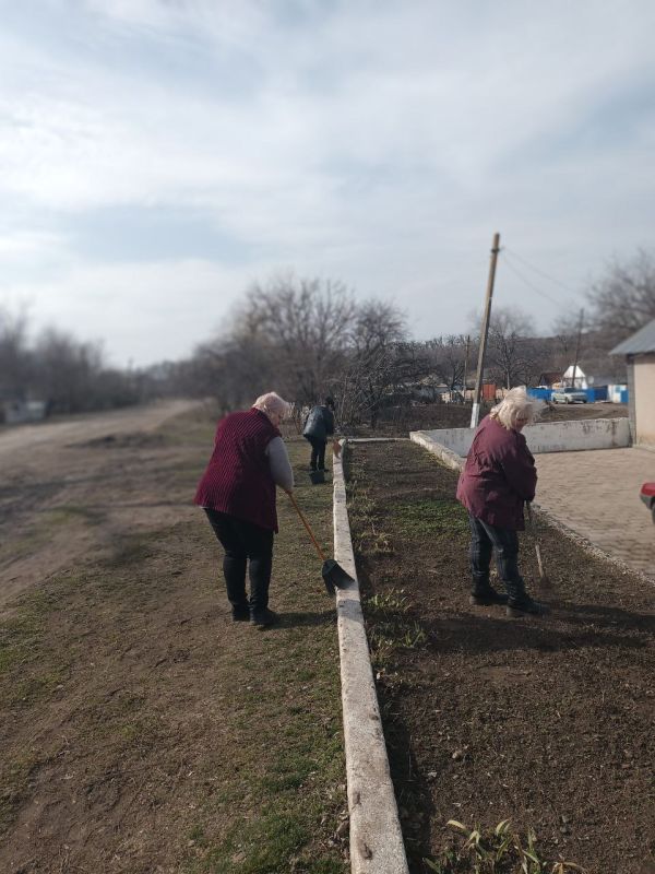 Новоселовка 2 СК .Уборка прилегающей территории