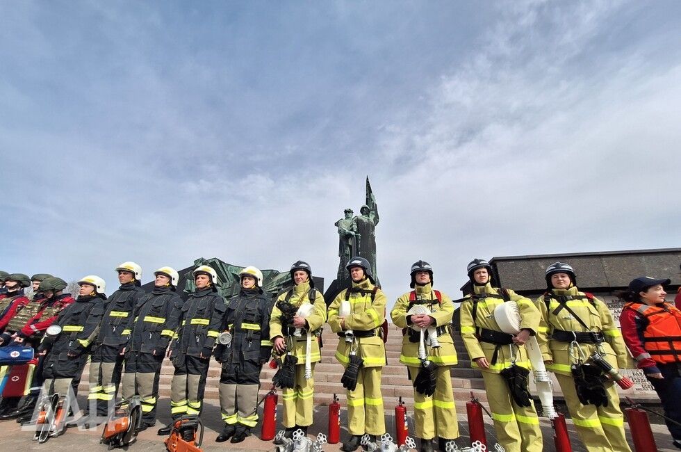 В годовщину отделения ВСКС в ДНР Пушилин провел смотр сил и средств