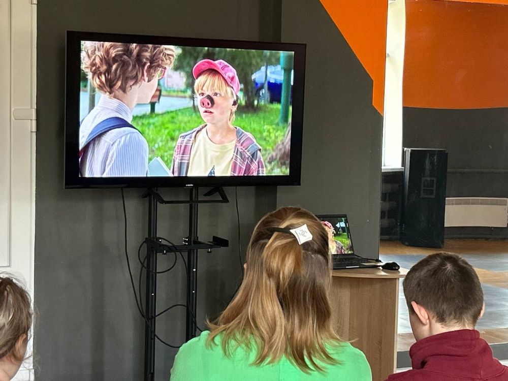 15.03.2025 г. в МБУ «Вольненский СДК» состоялся просмотр семейного фильма «Баба Яга спасает мир», который позволил окунуться в атмосферу сказки